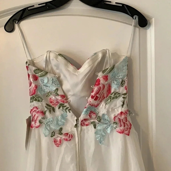 Social Code Strapless Embroidered Gown White - Picture 6 of 11